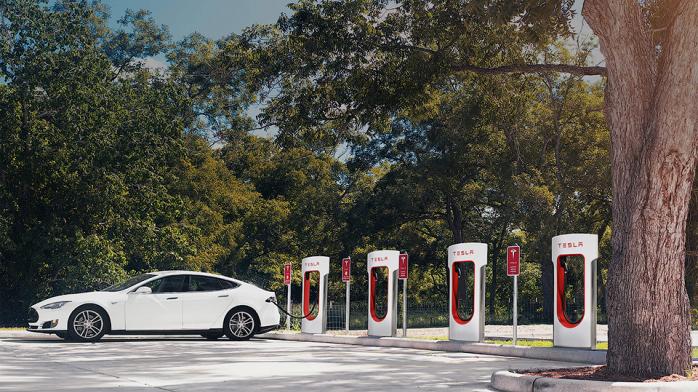 В Tesla Motors огласили стоимость зарядки автомобилей на своих станциях
