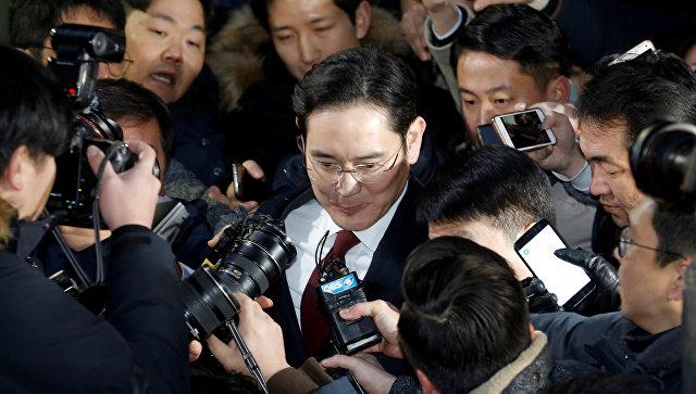 В Сеуле отложили арест вице-президента Samsung, замешанного в коррупционном скандале с президентом