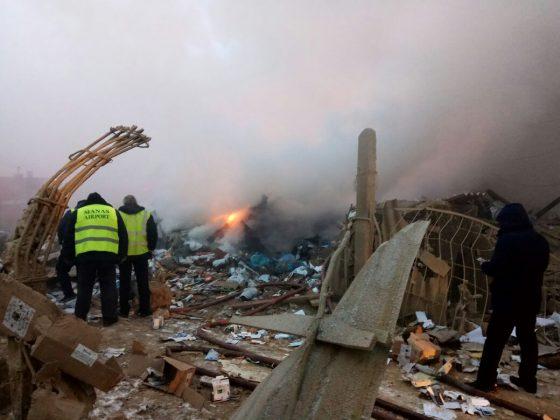 В Кыргызстане грузовой самолет рухнул на дачный поселок, десятки погибших (ФОТО)