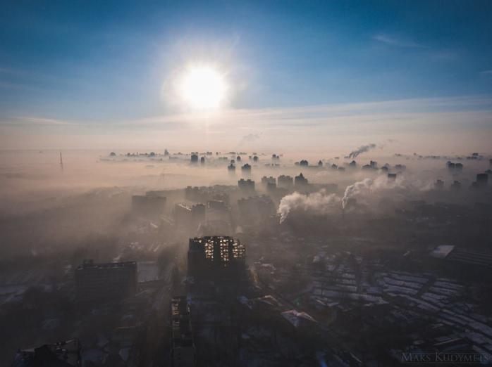 Опубликованы фото задымленности в Киеве с высоты птичьего полета