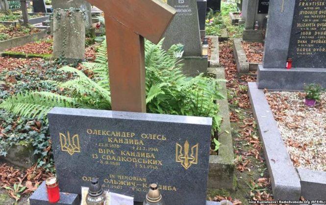 Кабмин выделил деньги на перезахоронение останков Александра Олеся в Украине