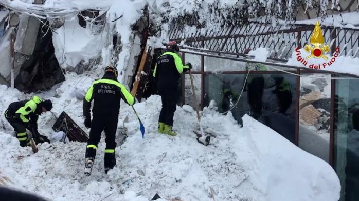 Рятувальна операція в Італії: у готелі знайдено перших вцілілих (ФОТО)