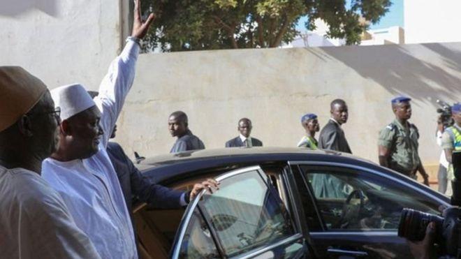 Новообраний президент Адама Барроу повертається до Гамбії для інавгурації