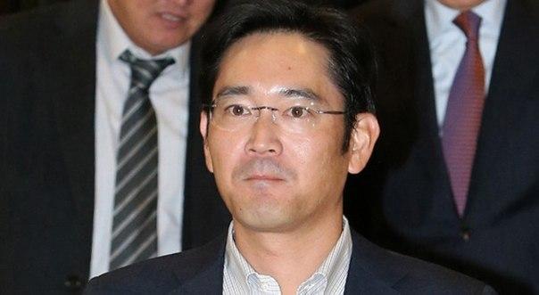 Руководителя Samsung арестовали по подозрению в коррупции