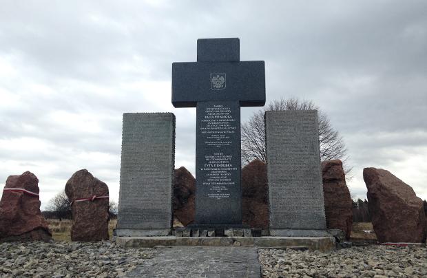 Памятный знак погибшим полякам в Гуте-Пеняцкой восстановлен