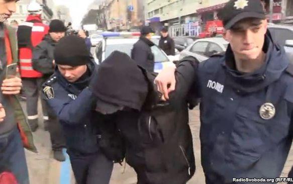 В центре Киева на марше за права женщин произошло столкновение (ВИДЕО)