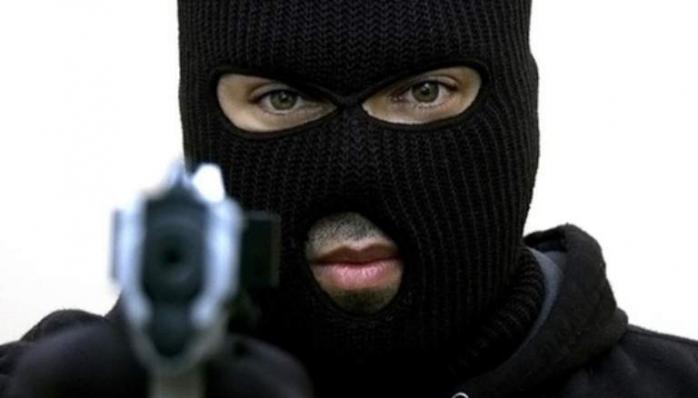 Ограбление со стрельбой в Киеве: на Печерске у мужчины отобрали 4 млн грн