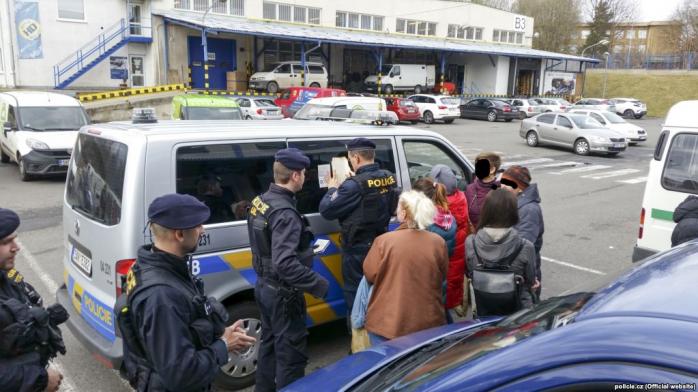 Чехия депортирует группу нелегальных работников из Украины