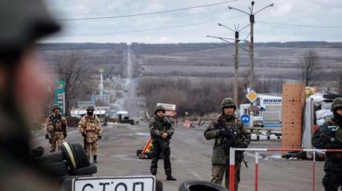 Порошенко ввел в действие решение СНБО об остановке транспортного сообщения с оккупированным Донбассом