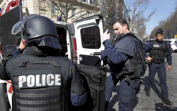 В Париже в офисе МВФ взорвалась посылка, есть пострадавший