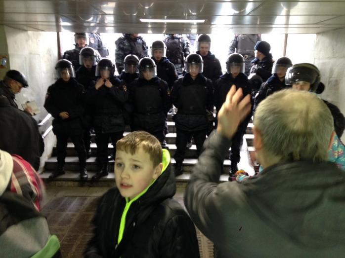 В Москве задержаны все сотрудники Фонда Навального, зачистки продолжаются