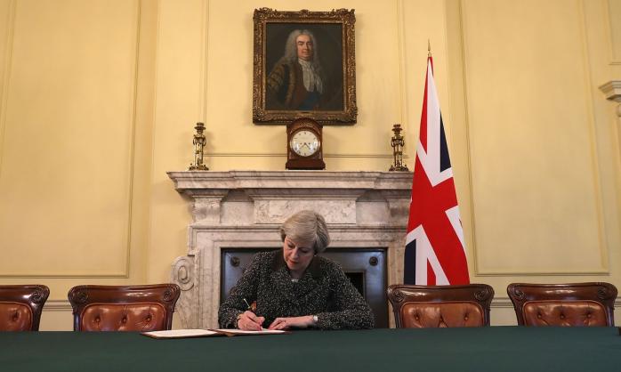 Велика Британія запустила Brexit: Тереза Мей підписала лист до керівництва ЄС