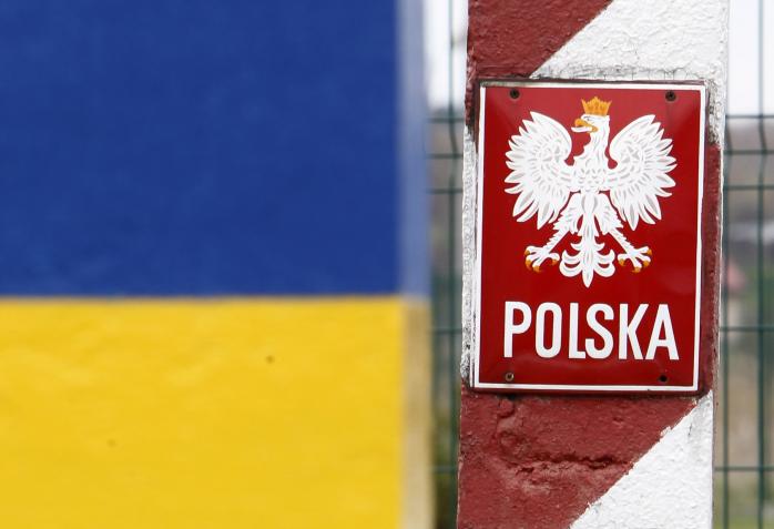 Польські консульства в Україні запрацюють лише після посилення охорони