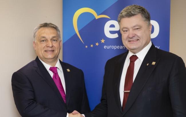 Премьер Венгрии предложил Порошенко узаконить двойное гражданство для этнических венгров — СМИ