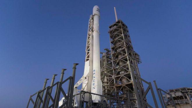 SpaceX впервые в истории повторно запустила ракету-носитель в космос (ВИДЕО)