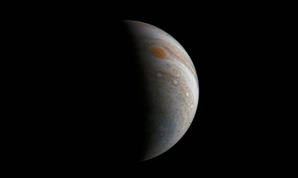 NASA удалось сфотографировать Юпитер вблизи (ФОТО)