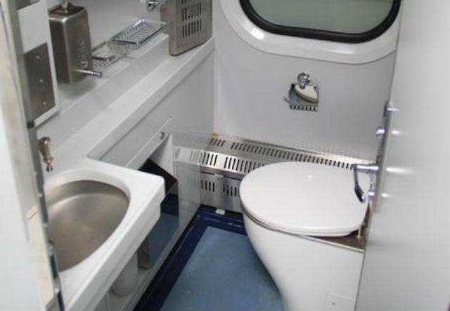 «Укрзалізниця» хочет купить туалеты в вагоны по 1 млн грн каждый