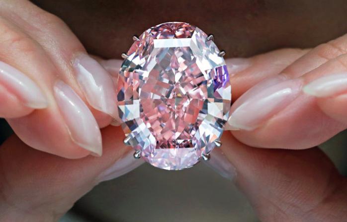 На Sotheby’s побит мировой рекорд цены на драгоценные камни (ФОТО)