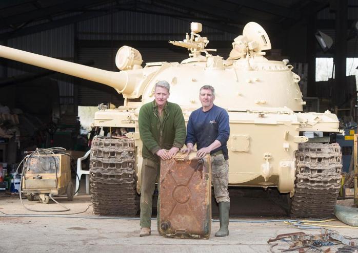 Британец нашел в приобретенном танке золотые слитки стоимостью 2,5 млн долларов