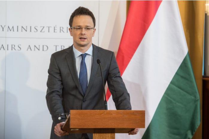 Глава МЗС Угорщини наполягає на подвійному громадянстві для угорців в Україні