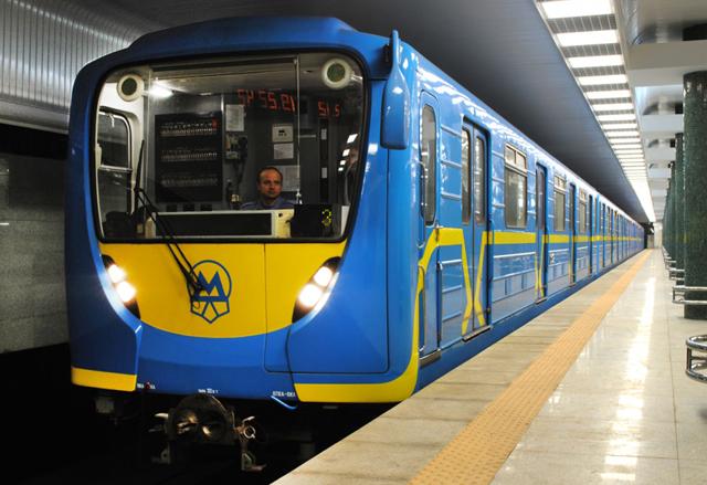 Київський метрополітен планує продати декілька вагонів через борги