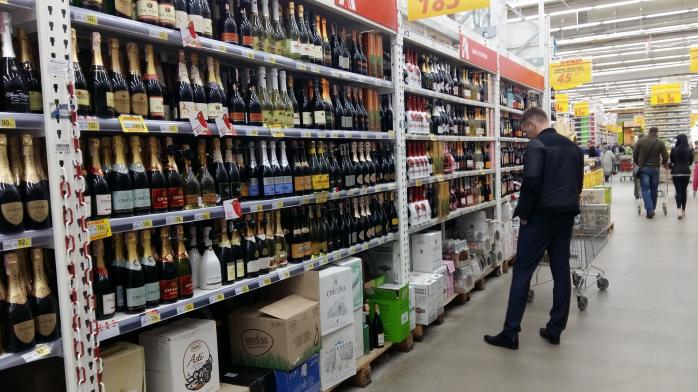 Київ оскаржив рішення суду про скасування продажу алкоголю вночі