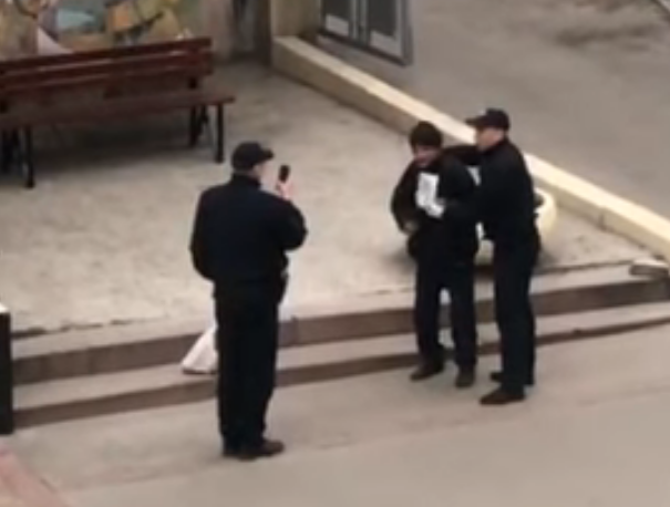 Знущання чи перша допомога: поліція Харкова перевірила дії копів на скандальному відео
