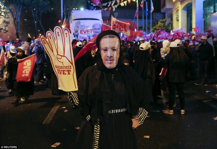 Референдум у Туреччині: масові протести та наміри Ердогана повернути смертну кару (ФОТО, ВІДЕО)