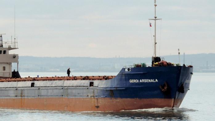 На борту затонувшего сухогруза находилось 9 украинцев. Пока спасен один человек