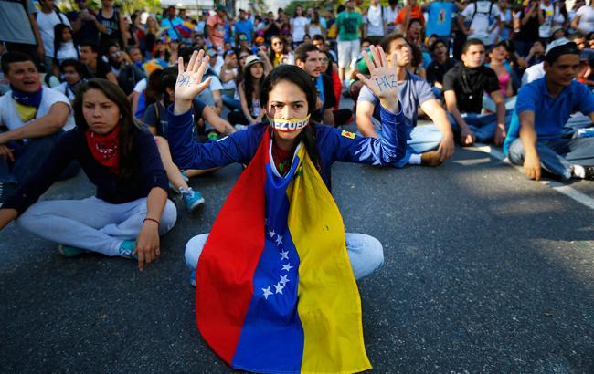 Протесты в Венесуэле: застрелен лидер студенческого движения