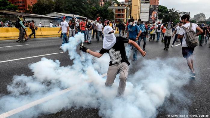 Кількість загиблих на акціях протесту у Венесуелі наближається до 40