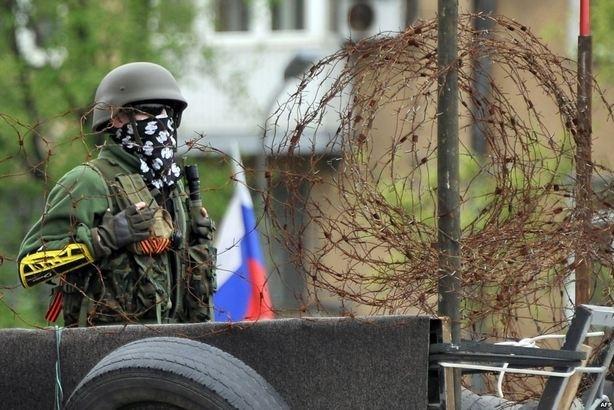 На Донеччині російські військові відкрили вогонь по мирним жителям, загинуло двоє людей
