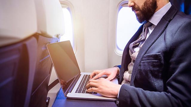 Передумали: на авіарейсах із Європи до США не заборонятимуть перевезення ноутбуків