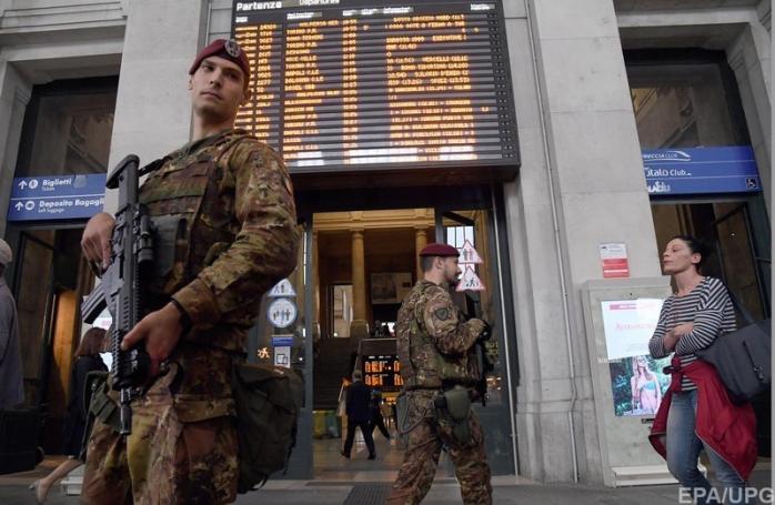 На міланському вокзалі хлопець із ножем напав на військових (ФОТО)