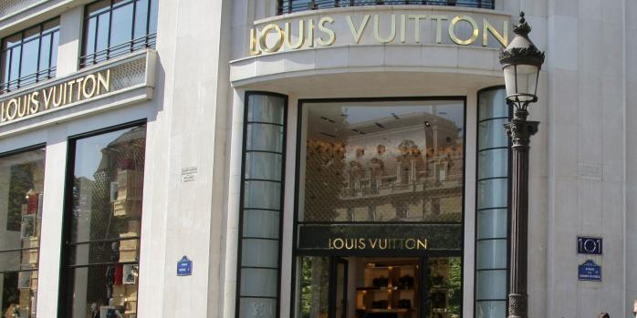 В Париже вооруженный грабитель похитил одну сумку из бутика Louis Vuitton