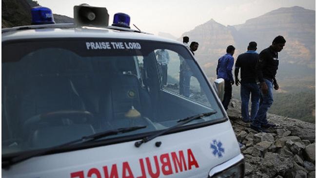 В Индии из-за неисправного колеса автобус упал с высоты 250 м, погиб 21 человек