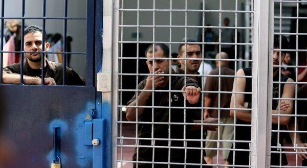 Заключенные в израильских тюрьмах палестинцы прекратили голодовку
