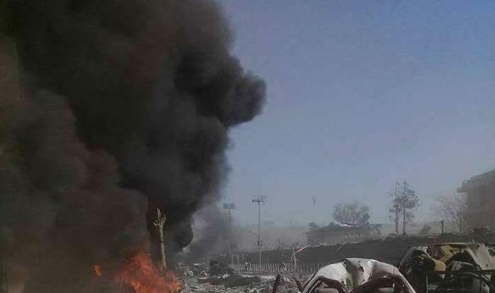Опубліковано відео потужного вибуху в Кабулі. Загиблих вже 90