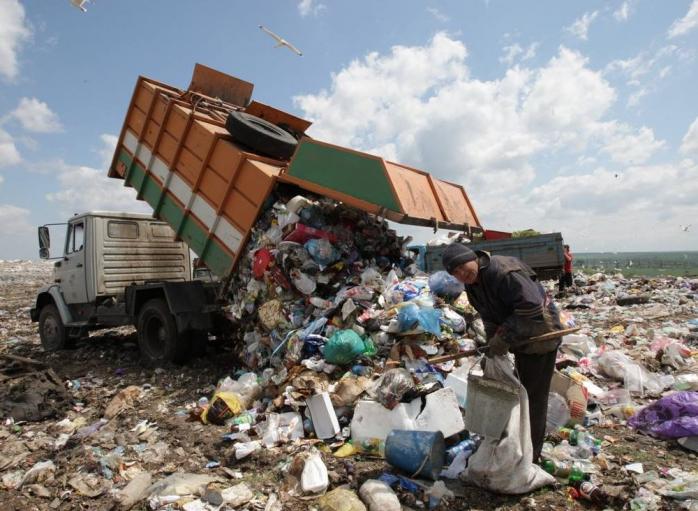 Правоохранители разоблачили преступную группу, «катавшую» львовский мусор по всей Украине