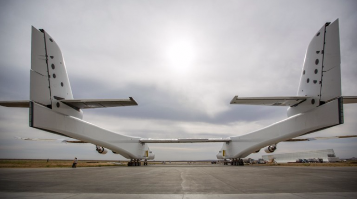 В США показали самый большой самолет-носитель в мире (ФОТО, ВИДЕО)