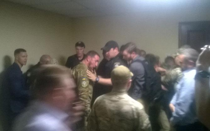 В Киевсовете произошла драка между добровольцами АТО и полицией (ФОТО)