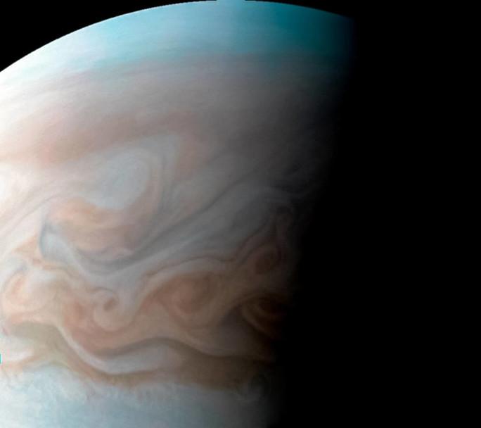 Холодна краса: NASA показало снігові хмари на Юпітері (ФОТО)
