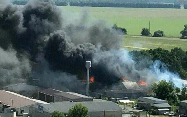 Крупный пожар под Киевом: в Броварах горят склады с топливом (ФОТО, ВИДЕО)