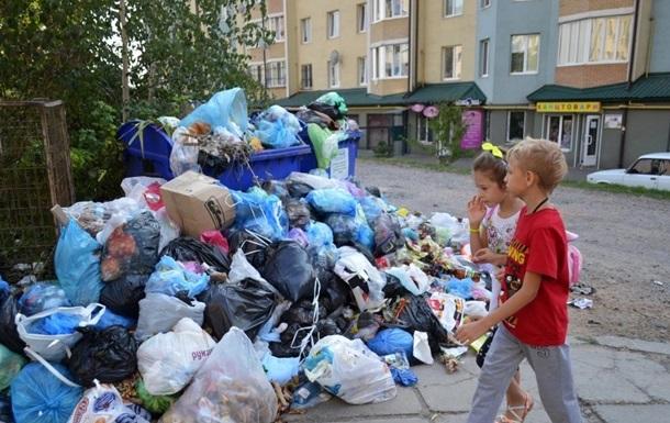 У Кабміні запропонували вирішити проблему з львівським сміттям, відкривши полігон в межах міста
