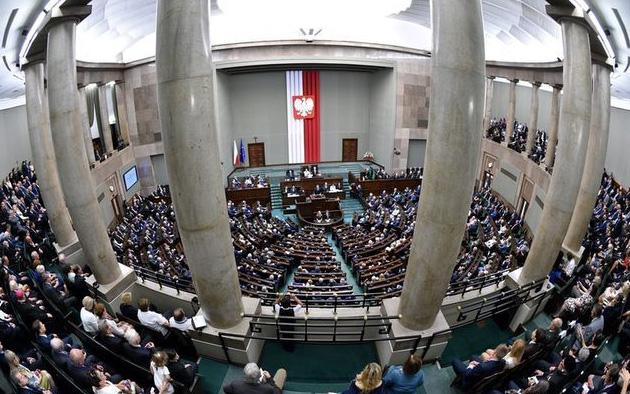 Сенат Польши почти единогласно принял закон о запрете пропаганды коммунизма