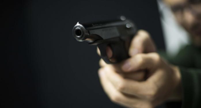 Мужчина, стрелявший в журналиста во время учений в Кривом Роге, приобрел оружие незаконно