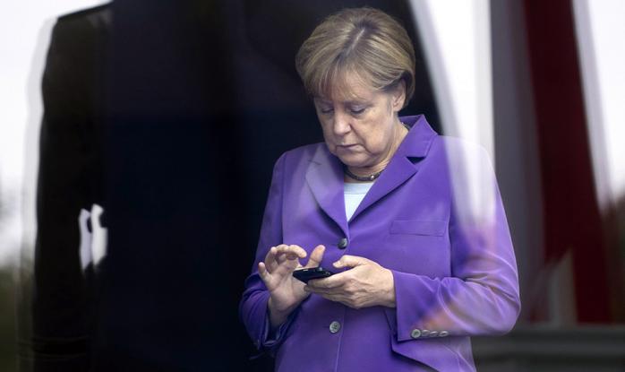 Меркель дзвонила Порошенку напередодні зустрічі з Макроном і Путіним