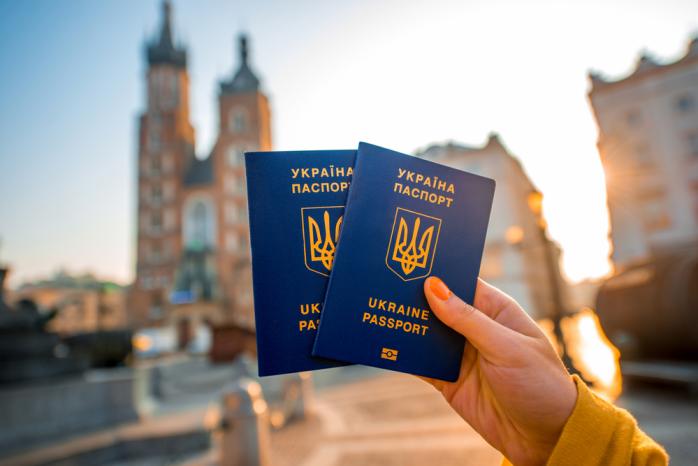 Месяц с безвизом: стало известно, сколько украинцев не пустили в ЕС