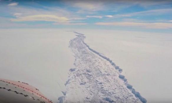 От ледника в Антарктиде откололся многокилометровый айсберг