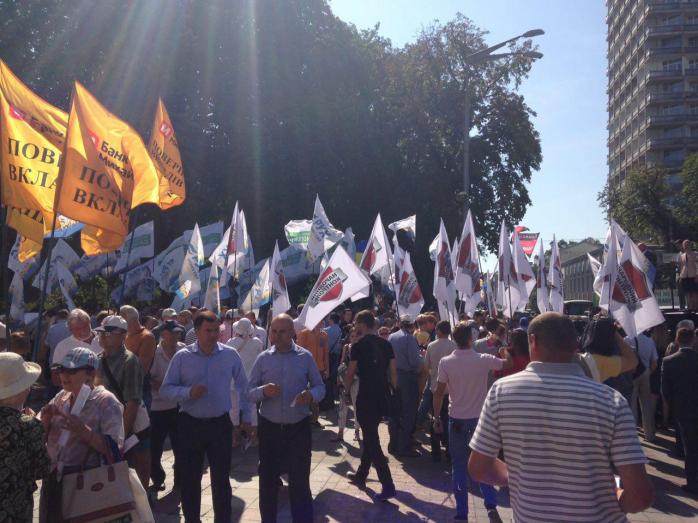 Не уйдешь: активисты перекрыли все выходы из Рады и отказываются выпускать нардепов (ФОТО, ВИДЕО)